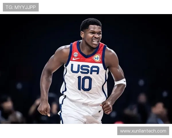 安东尼·爱德华兹：从飞行员到银幕英雄的传奇人生与成长历程