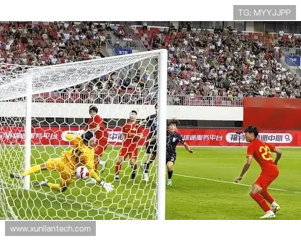 《足球运动的全球发展与文化影响：从草根到职业联赛的全景解析》